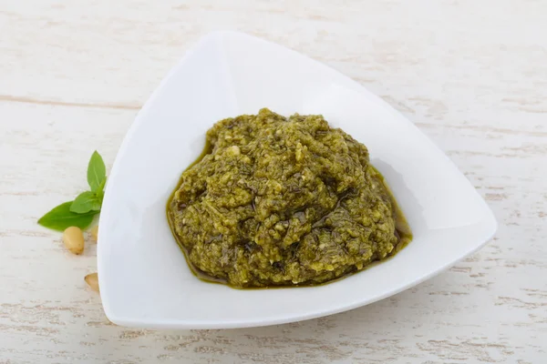 Saus Pesto dalam mangkuk — Stok Foto