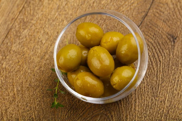 Olive ripiene nella ciotola — Foto Stock