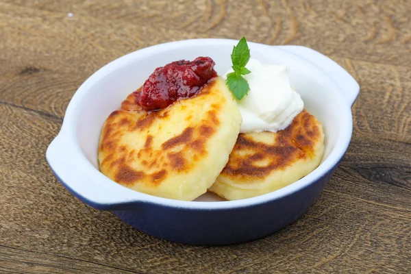 Panqueque de queso con mermelada —  Fotos de Stock