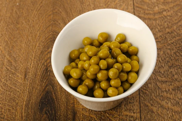 Guisantes verdes en escabeche —  Fotos de Stock