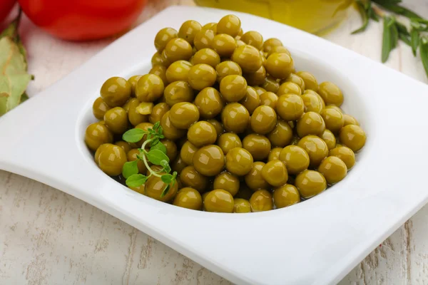 Guisantes enlatados verdes —  Fotos de Stock