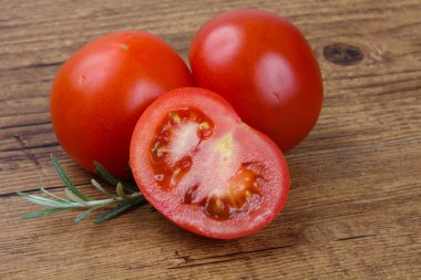 Taze olgun domatesler