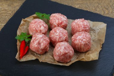 Çiğ köfte ve maydanoz