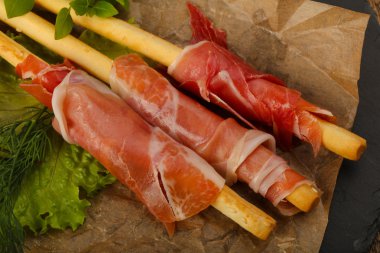 Serrano ile ekmek sopa