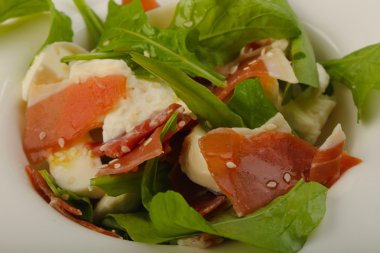 Salata ile proscuitto, mozzarella