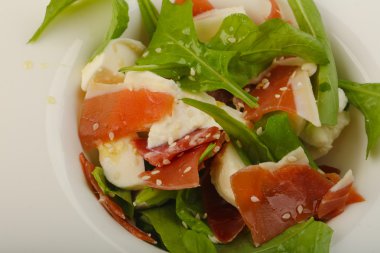 Salata ile proscuitto, mozzarella
