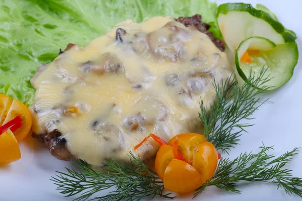 Porc au fromage et aux champignons — Photo