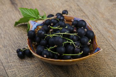 Siyah kuş üzümü yığın