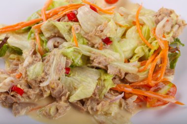 lezzetli ton balıklı salata 