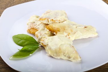 Krema soslu fırında levrek