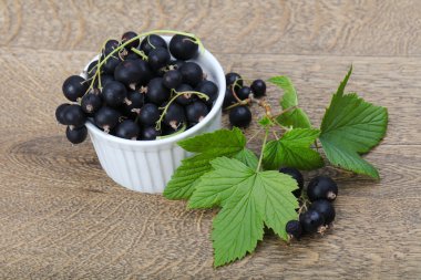 Siyah kuş üzümü yığın