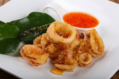 Kızarmış kalamar halkaları