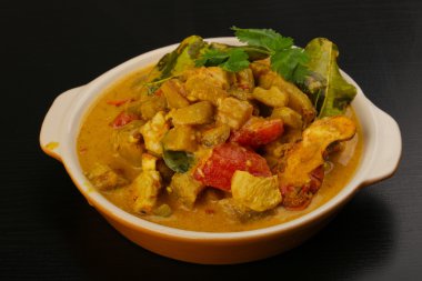 Baharatlı Körili tavuk