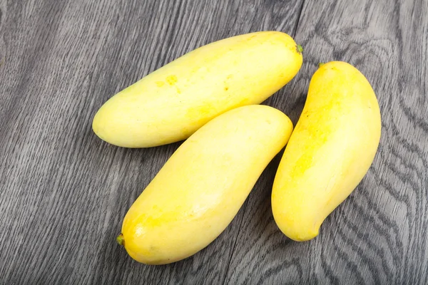 Fresh Yellow mangoes — Stock Photo, Image