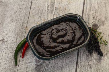 Et için baharatlı karabiber sosu.