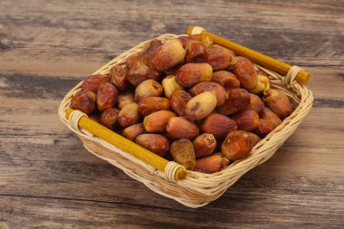 Tatlı, kuru tarihli tatlı sepette