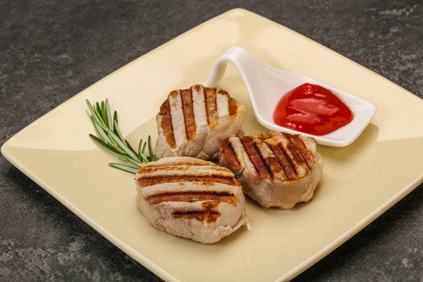 Médaillon Porc Grillé Avec Sauce Tomate Servi Romarin — Photo