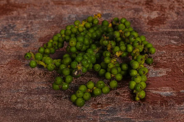 Maíz Crudo Pimienta Verde Fresca Sobre Fondo Madera —  Fotos de Stock