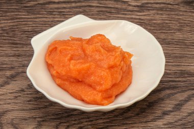 Balık yumurtası kasede atıştırmalık