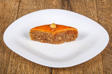 Türk baklavası bal ve fındıklı