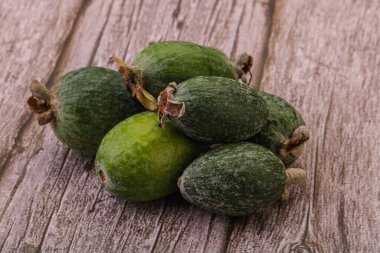 Tropik yeşil tatlı organik meyve Feijoa