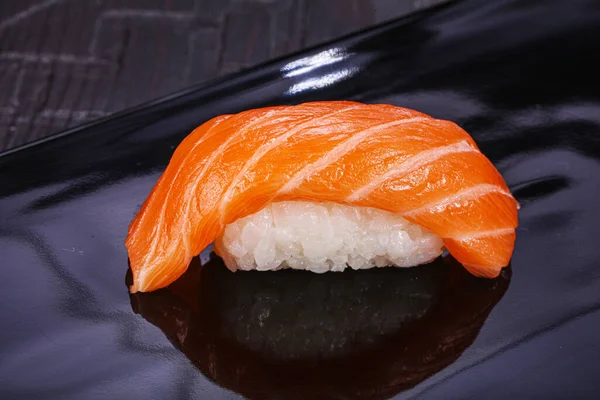 Cuisine Asiatique Sushi Saumon Cru — Photo