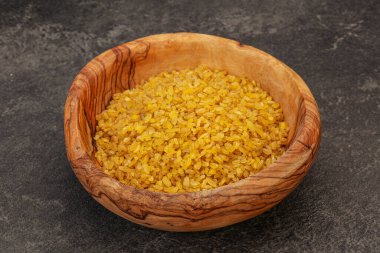 Vejetaryen mutfağı. Kasede pişirmek için kuru bulgur.