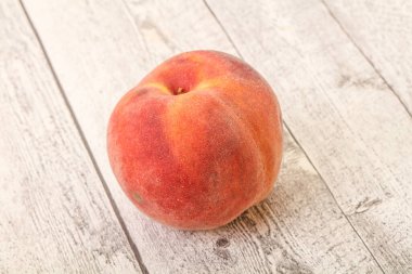 Taze olgun tatlı ve lezzetli şeftali meyvesi