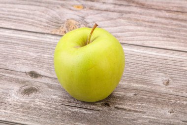 Olgun ve tatlı yeşil elma