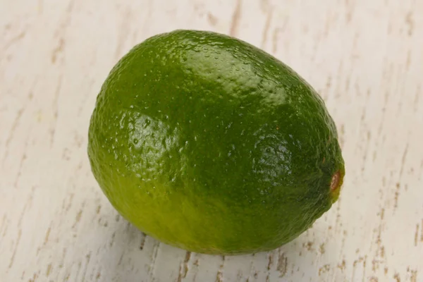 Ripe Green Lime Wooden Background — Stock Photo, Image