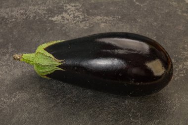 Siyah olgun taze bir patlıcan.