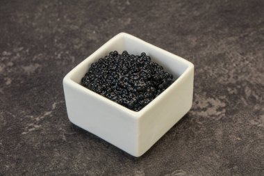 Lüks balık, kâsede siyah havyar.