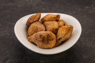 Kuru incirli meyve yığını.