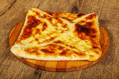 Gürcistan mutfağı - Peynirli Adjarian Klasik Khachapuri 