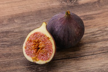 Tatlı mor incir meyvesi dilimi