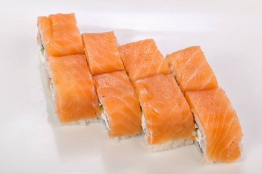 Japon mutfağı somon ve peynirli Philadelphia dürümü.