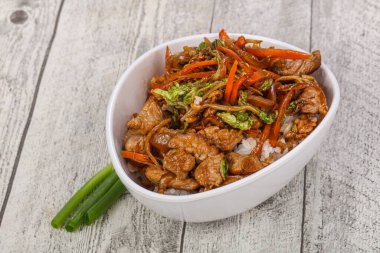 Asya mutfağı - istiridye soslu buğulanmış pirinç