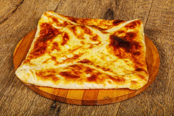 格鲁吉亚菜 带有奶酪的Adjarian经典Khachapuri — 图库照片