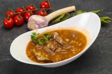 Kafkas Kharço çorbası, sığır eti ve pilav.