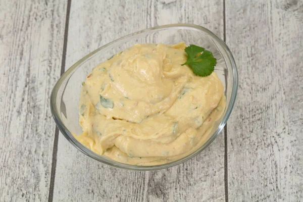 Hummus Snack Mit Olivenöl Und Kräutern — Stockfoto
