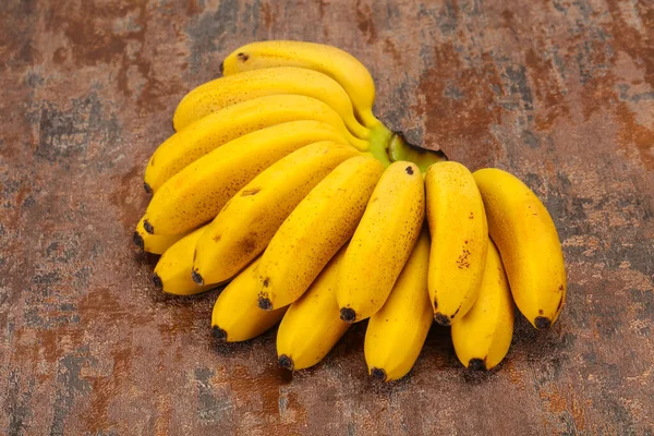 Reife Süße Gelbe Mini Bananenhaufen — Stockfoto