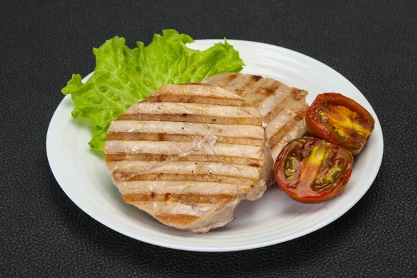 Thunfischsteak Vom Grill Mit Kumato Und Salat — Stockfoto