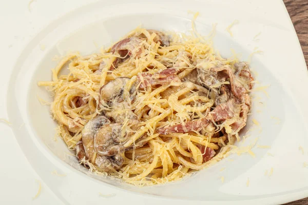 Pasta Met Champignons Parmezaanse Kaas Spek — Stockfoto