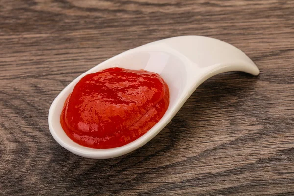 Μεξικάνικη Καυτερή Σάλτσα Sriracha Τσίλι Στο Μπολ — Φωτογραφία Αρχείου