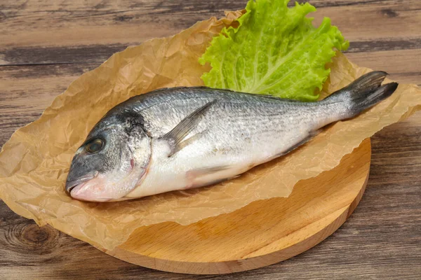 Peixe Dorada Cru Pronto Para Cozinhar — Fotografia de Stock