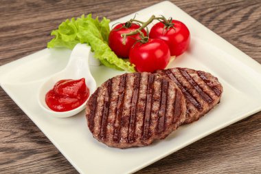 Domates soslu ızgara burger pirzolası