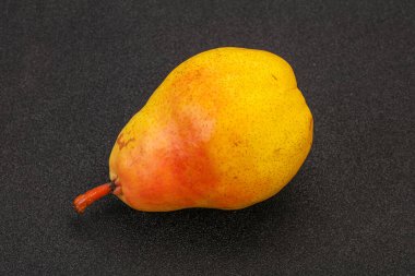 Arka planda taze sarı armut