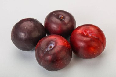 Olgun tatlı erik meyvesi yığını