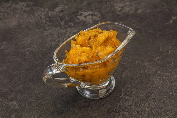 Salatalık ve hardal tohumlu sos.