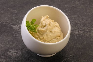 Vejetaryen yemeği. Zeytinyağlı humus sosu.